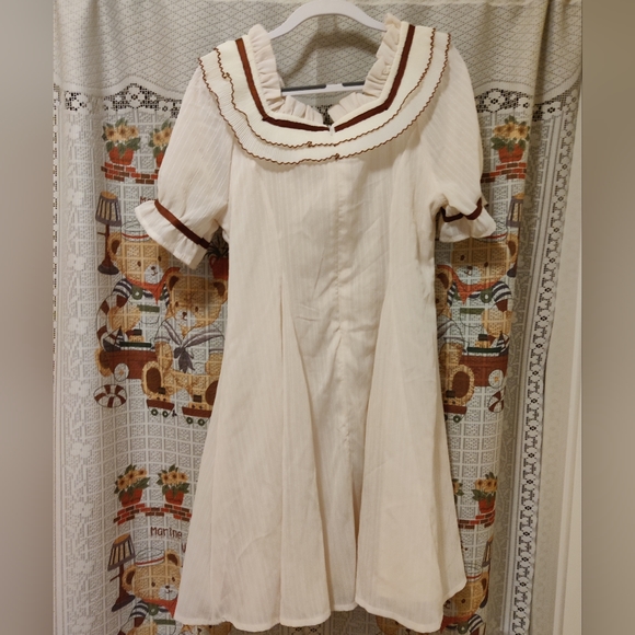 Cream dress - Picture 4 of 7